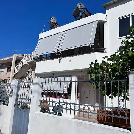 Ejona Apartment *