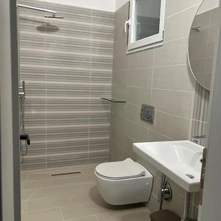 Ejona Apartment *