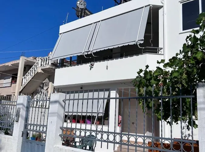 Ejona Apartament *